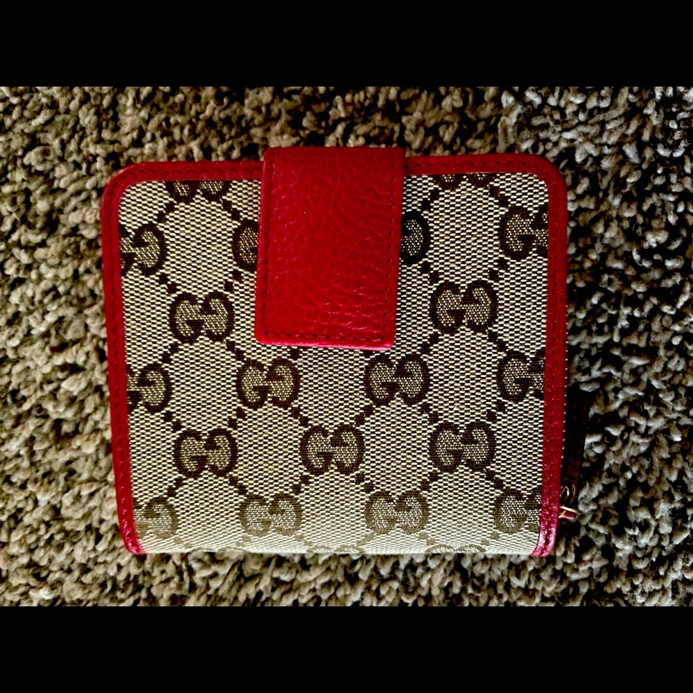 Small Gucci wallet